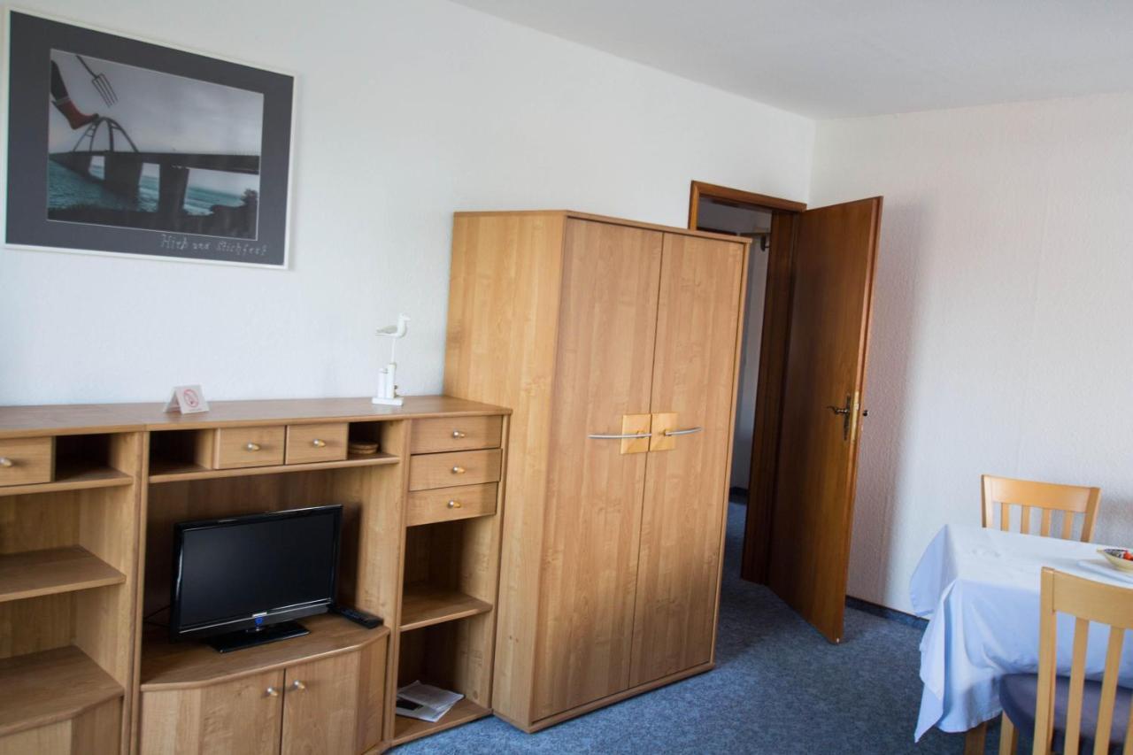 Ferienwohnungen-Neue-Tiefe-Wohnung-Kleiderbuegel Neue Tiefe Fehmarn Exteriör bild