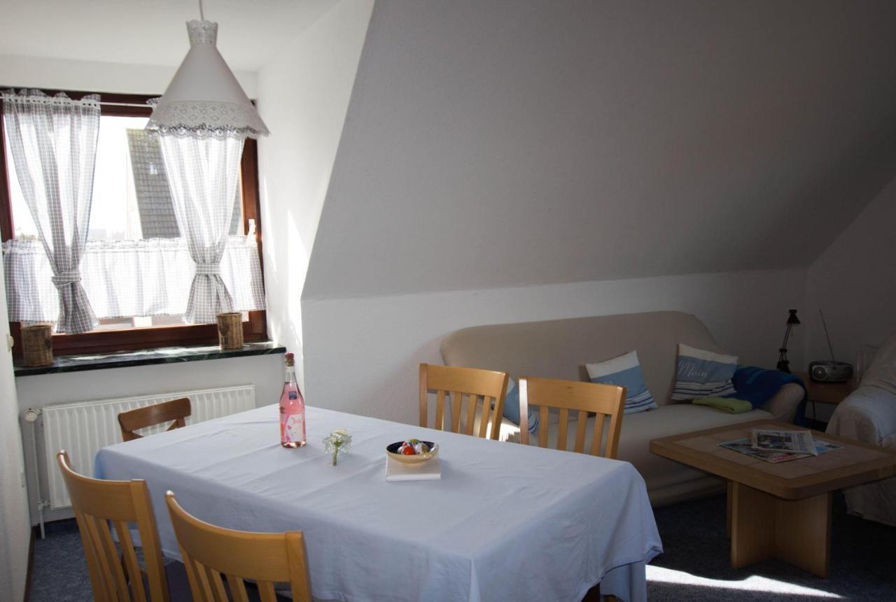 Ferienwohnungen-Neue-Tiefe-Wohnung-Kleiderbuegel Neue Tiefe Fehmarn Exteriör bild