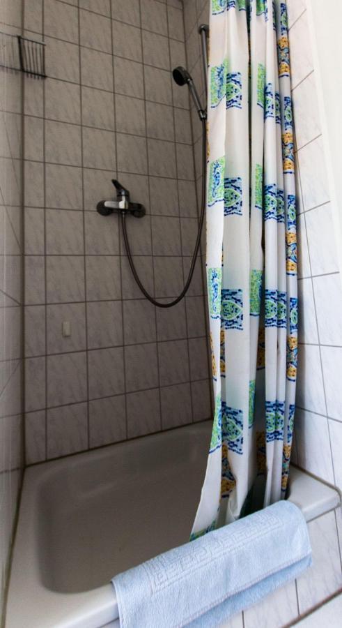 Ferienwohnungen-Neue-Tiefe-Wohnung-Kleiderbuegel Neue Tiefe Fehmarn Exteriör bild