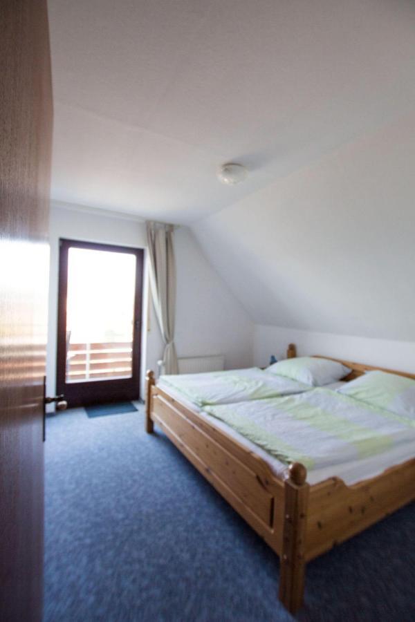 Ferienwohnungen-Neue-Tiefe-Wohnung-Kleiderbuegel Neue Tiefe Fehmarn Exteriör bild