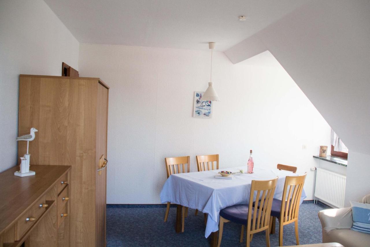 Ferienwohnungen-Neue-Tiefe-Wohnung-Kleiderbuegel Neue Tiefe Fehmarn Exteriör bild