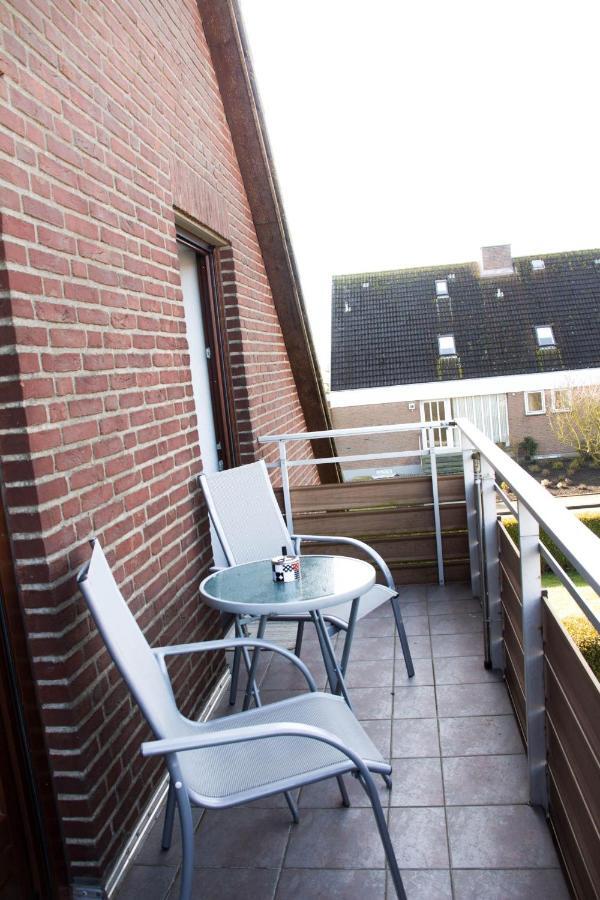 Ferienwohnungen-Neue-Tiefe-Wohnung-Kleiderbuegel Neue Tiefe Fehmarn Exteriör bild