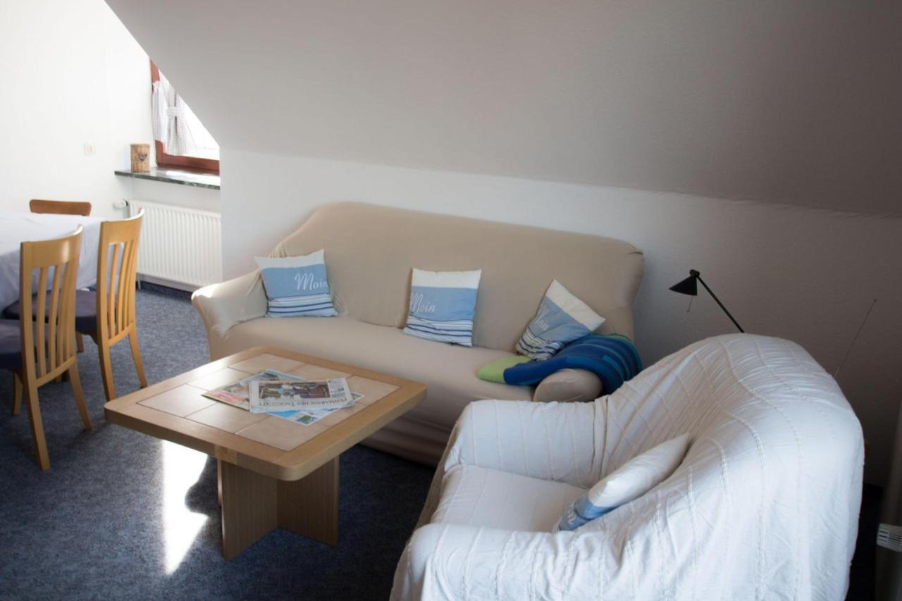 Ferienwohnungen-Neue-Tiefe-Wohnung-Kleiderbuegel Neue Tiefe Fehmarn Exteriör bild